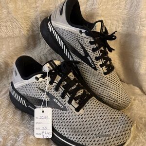 Brooks Black and Gray Athletic Sneakers